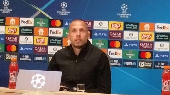 Ajax, Heitinga in conferenza: "Giocato alla pari nel primo tempo, poi è venuta fuori la superiorità dell'Inter"