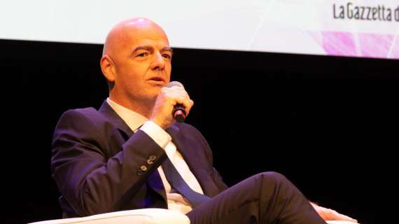 Infantino assicura: "Non verranno utilizzati cartellini blu ad alto livello, FIFA contraria"