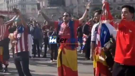 VIDEO - Inter-Atletico, tanti tifosi colchoneros in Piazza Duomo: entusiamo già alle stelle 