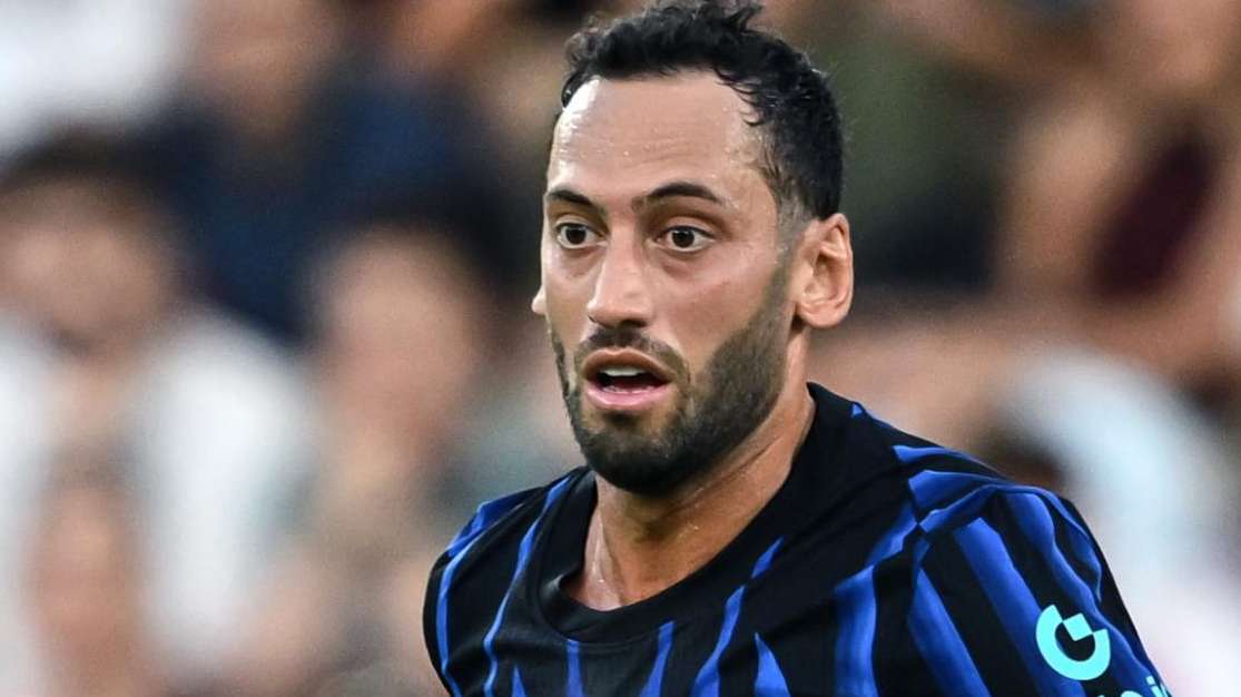 Calhanoglu, parla il padre: "Hakan soddisfatto all'Inter, un trasferimento è fuori questione"