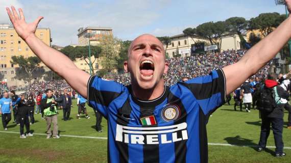 Cambiasso per spot si sdoppia... e diventa cattivo!