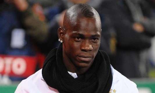 Balotelli incredibile: si ferma in un college e...