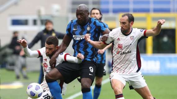Cagliari, Godin non va in ritiro: il Besiktas insiste per l'ex Inter