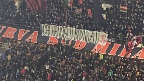 FOTO - Calhanoglu-tifosi Milan, faida infinita: striscione offensivo in turco per l'ex rossonero