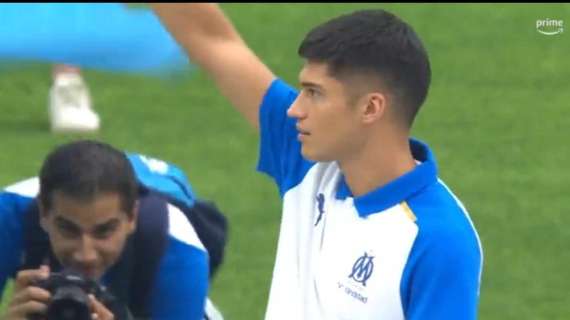 VIDEO - Marsiglia, Correa presentato al Vélodrome: l'ex Inter saluta i suoi nuovi tifosi