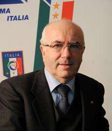 Tavecchio accusa: "Stipendi indecenti in Serie A"