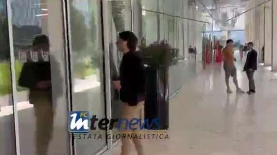 VIDEO - Inter, primi movimenti di giornata in sede: arrivato l'agente di Fabbian e Holm