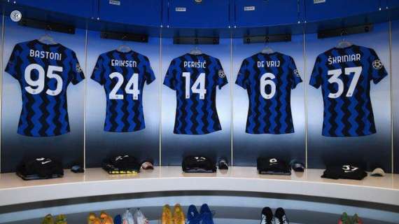 Tutto pronto a San Siro per la gara contro lo Shakhtar: nello spogliatoio anche la maglia di Barella