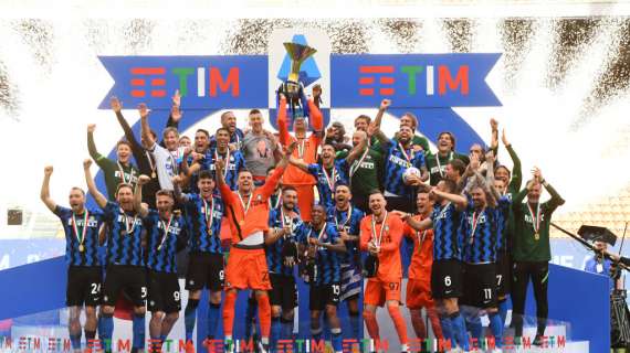 CdS - L'Inter omaggia i suoi dipendenti con la coppa scudetto personalizzata