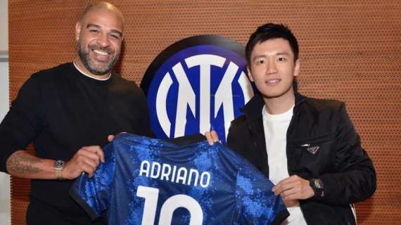 FOTO - Inter, Zhang accoglie Adriano in sede: "Benvenuto nel nostro Headquarter"