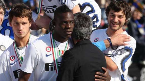 Balotelli: "Io impazzisco per l'Inter, ce l'ho nel cuore. Volevo bene a Mou, ricordo i pianti di tutti dopo Madrid"