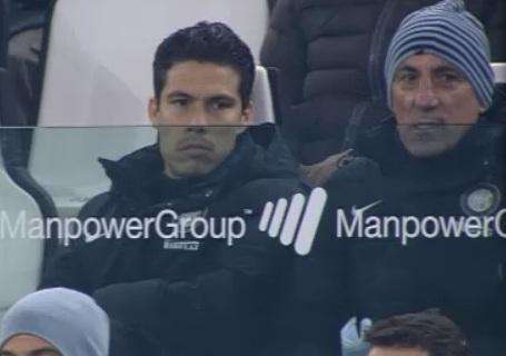 FOTO - Tris Juve: Hernanes rabbuiato in panchina