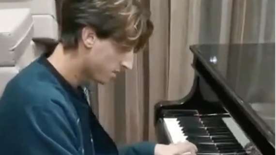 VIDEO - Mulattieri s'improvvisa pianista: ritiro azzurro sulle note di Einaudi