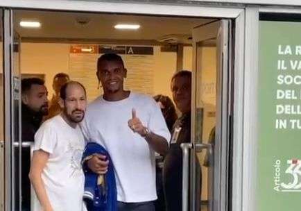 VIDEO - Inter, Akanji ha completato le visite di idoneità sportiva al CONI: lo svizzero è diretto in sede per le firme 