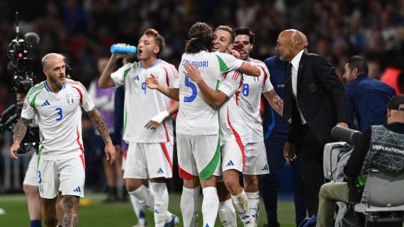 Italia regina al Parc des Princes: gli Azzurri si impongono 3-1, dopo i gol interisti sigilla Raspadori