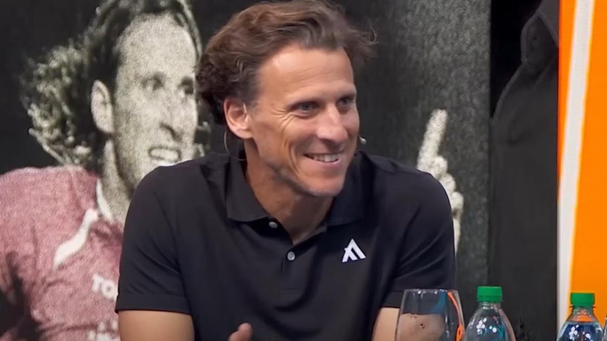 Momenti di paura per Forlan: duro scontro in campo, il Cacha rimedia la frattura di tre costole