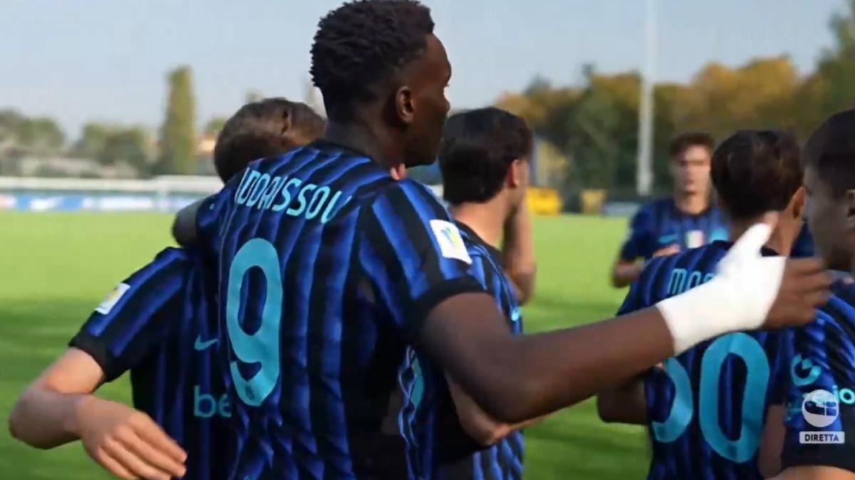 LIVE PRIMAVERA, INTER-MILAN 1-0 - 29', Mosconi stacca di testa, Longoni blocca senza problemi