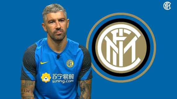 Kolarov spegne 35 candeline, l'Inter: "Primo compleanno con noi, auguri da tutti gli interisti"