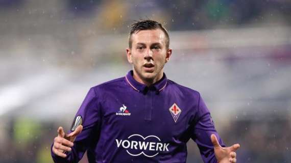 Una Tifosa Della Fiorentina Dedica Striscione A Bernardeschi: "Resta ...