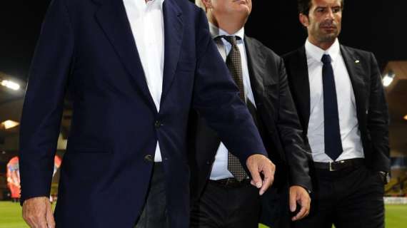 Moratti e gli altri dirigenti 'scortano' la squadra