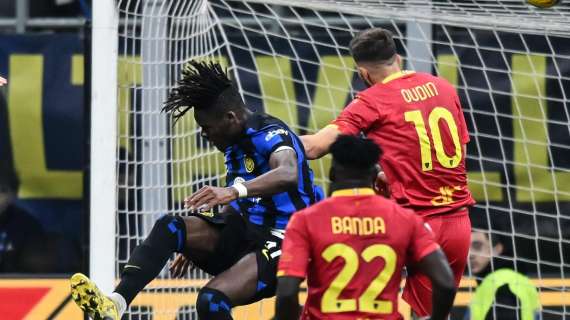 Bisseck esulta dopo il gol al Lecce: "Il primo di tanti in nerazzurro". I compagni lo inondano di commenti