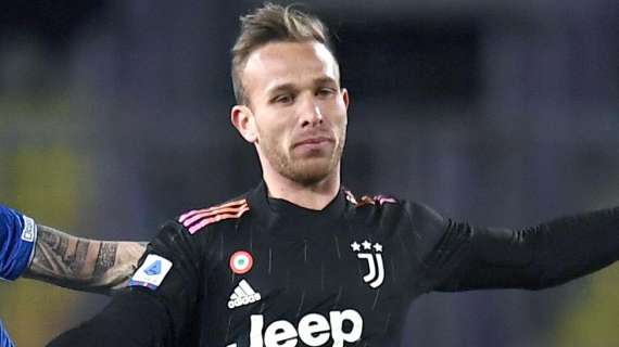 Juventus, nuovo stop per Arthur: trauma contusivo alla caviglia destra