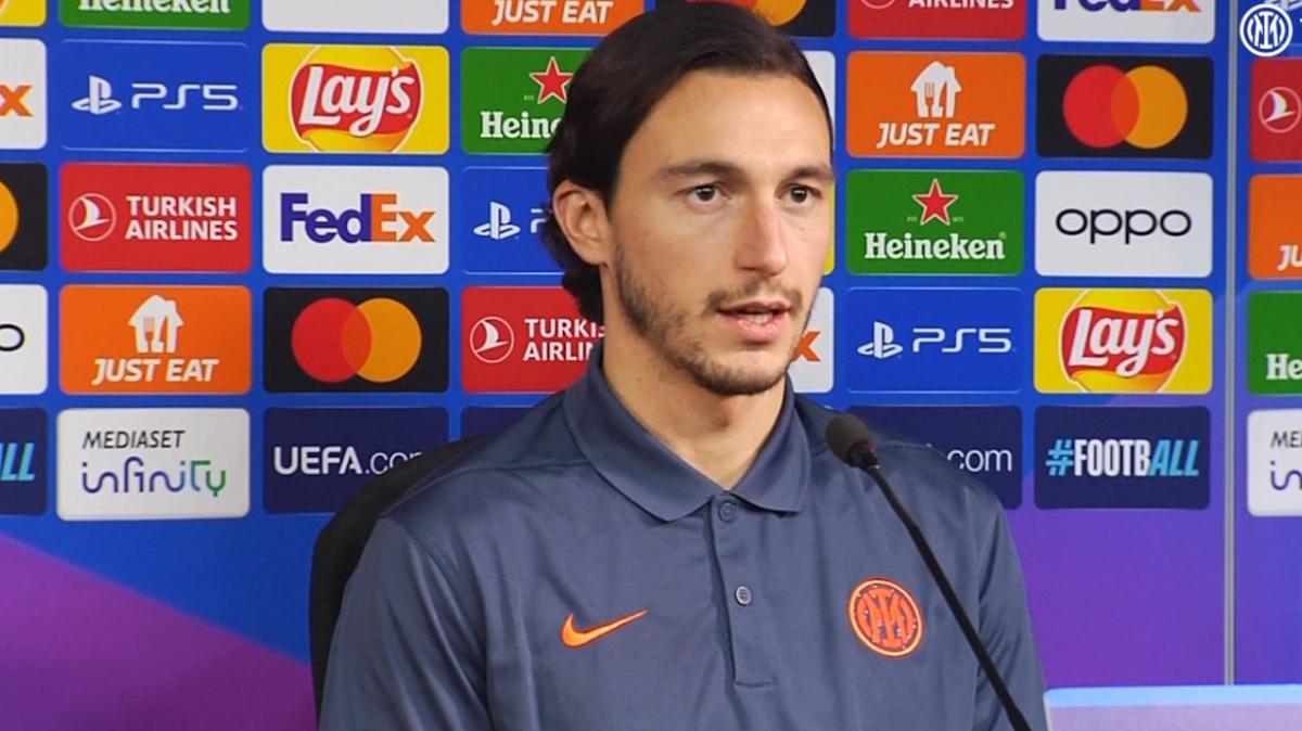 I giocatori dell'Inter a lezione di disegno del logo: promosso Matteo Darmian, male Thuram