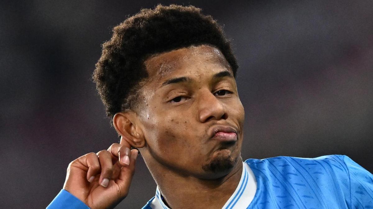 Napoli, Conte tira un sospiro di sollievo: trauma distorsivo per Neres, ma non ci sono lesioni