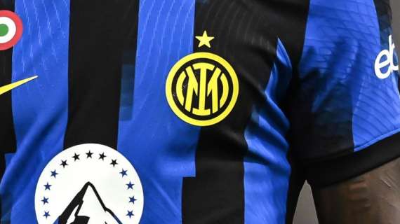 FOTO - Tutto pronto nello spogliatoio dell'Inter: presente anche un gagliardetto speciale
