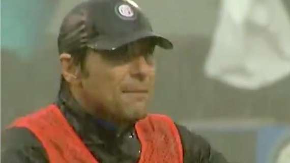 VIDEO - Inter, Conte dirige l'allenamento sotto una pioggia battente 