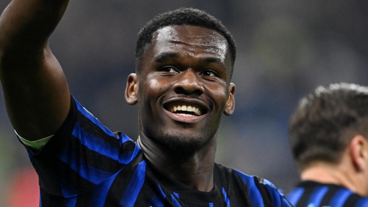 VIDEO - Riad, allenamento speciale per alcuni piccoli nerazzurri con Bonny, Kolarov e Luis Henrique