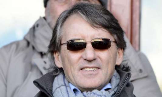 Prima di lasciare lo stadio, Mancini saluta Fassone