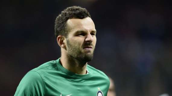 VIDEO - Handanovic si è già rialzato: grande intervento su Palacio, ma che slalom l'argentino!