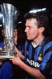 Lothar Matth&auml;us ai tempi dell&#039;Inter, con la Coppa Uefa vinta nel 1991 a Roma
