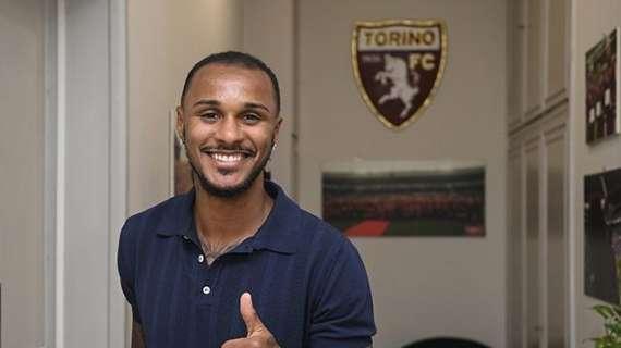 Lazaro: "Contento di essere qui, non vedo l'ora di iniziare. Il 19 è il numero perfetto per me"
