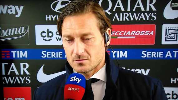 Roma, Totti tuona a Sky: "Var? È una vergogna, Fabbri stava vedendo un'altra partita"