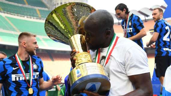 Lukaku premiato come MVP della stagione: "Grazie ai miei compagni e a Conte, lo dedico ai tifosi"
