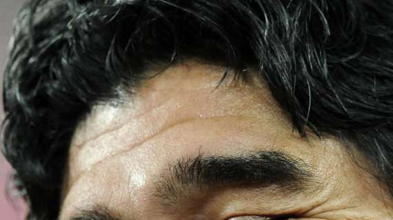 VIDEO - Maradona torna a calciare... ma non il pallone