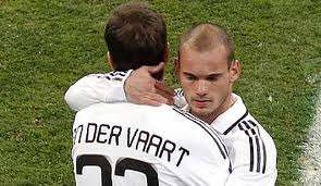 Sneijder vs Van der Vaart: ma solo per sms