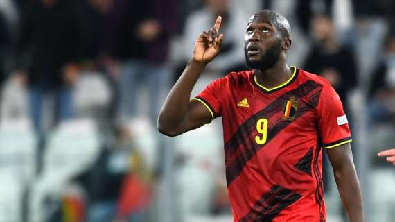 Lukaku stuzzicato nel ritiro del Belgio: "Torni all'Inter?". Big Rom si limita ad un no comment