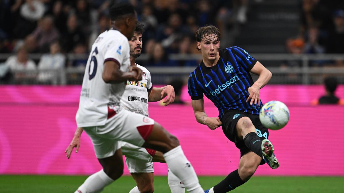 Mina 'gestisce' Esposito. E Kolarov rimpiazza Lautaro