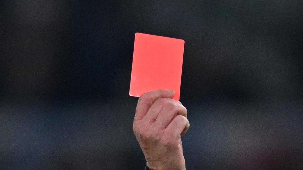 IFAB, via libera alle nuove regole: rosso per chi parla coprendosi la bocca