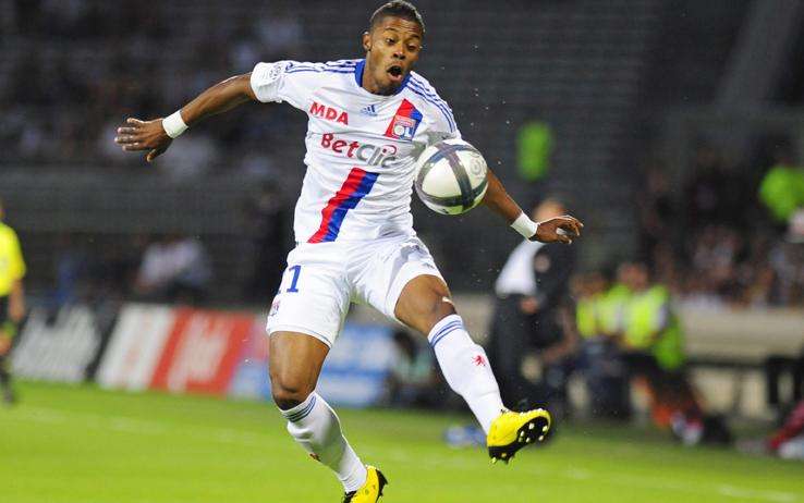Michel Bastos con la maglia del Lione
