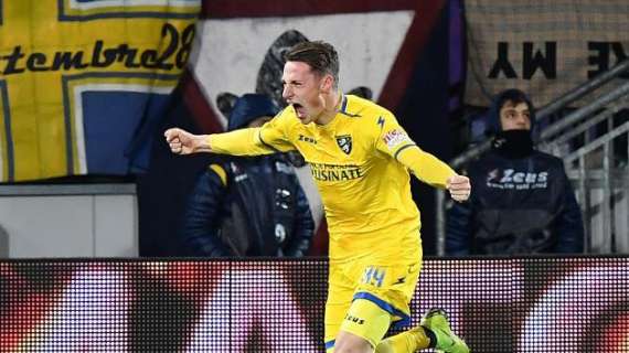 Pinamonti si gode il successo del Frosinone: "Che partita e che vittoria! Bravi tutti noi"