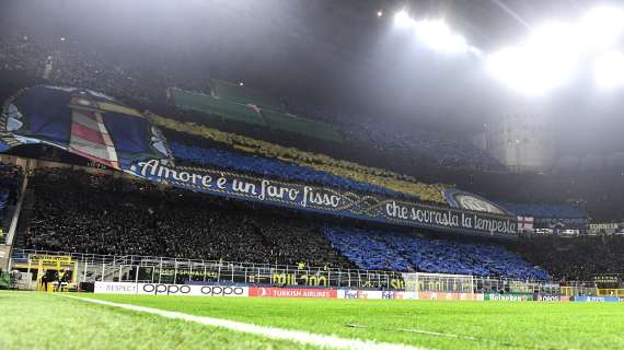 Barella abbraccia l'Inter con la coreografia della Curva Nord: "Amore è un faro fisso che sovrasta la tempesta"