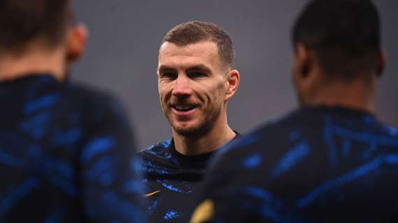 Regalo speciale per Dzeko: in dono la maglia dei 100 anni dello Zeljeznicar