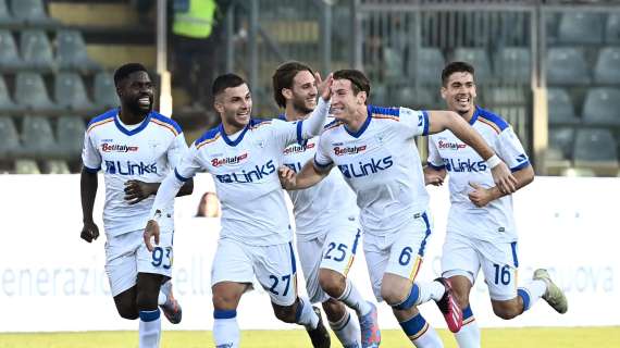 VIDEO - Lecce, che colpo! Vittoria al Gewiss Stadium, Atalanta ko: gli highlights