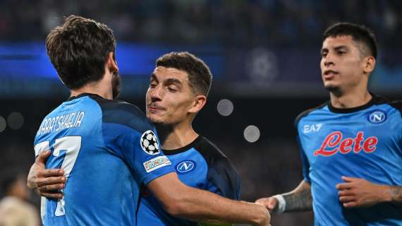 UCL - Napoli, lo show continua: 4-2 all'Ajax e ottavi in tasca. Atletico-Brugge a reti bianche