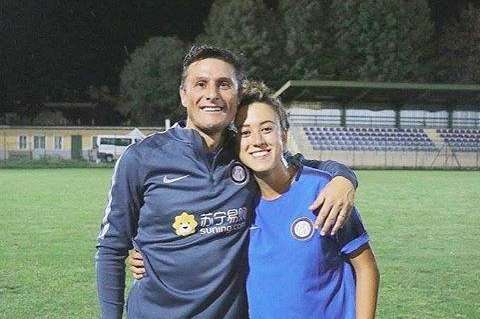 Zanetti si allena con l'Inter Femminile. Martina Brustia: "Derby, tocca a noi difendere i colori come lui"