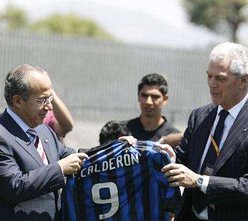 Una maglia dell'Inter per il presidente messicano